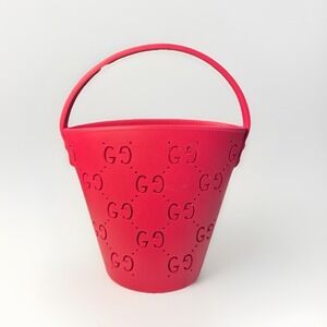 Gucci GG Perforated Rubber Bucket Bag Pink Tote Handbag 723051 Made in Italy